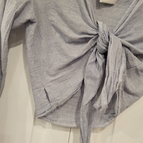 Brandy melville wrap top - Picture 2 of 7